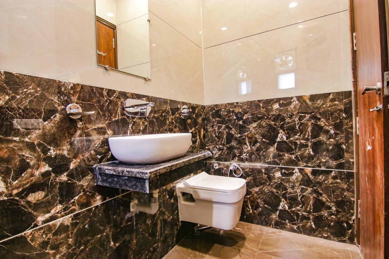Fabhotel Aryan Grand Amritsar Buitenkant foto